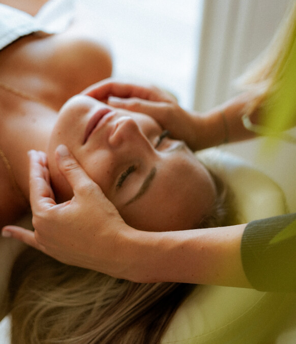 Massage du visage et du corps haut de gamme pour les humains